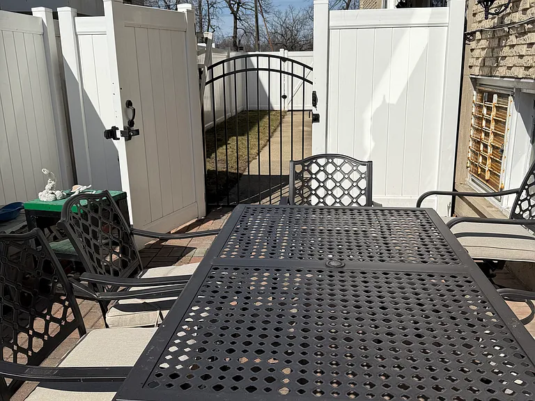6331 W Devon Ave #2R — Photo 15