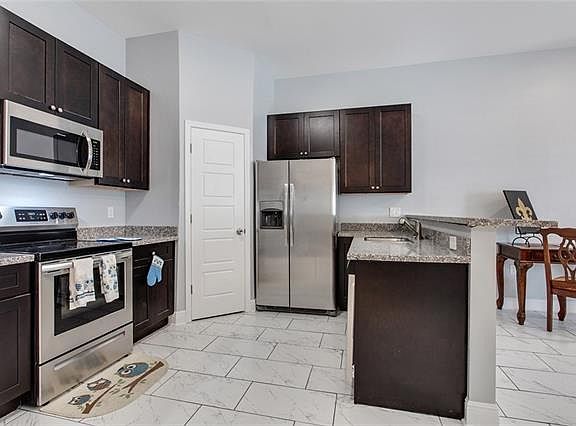 5th image of 53 Carriage Ln #E