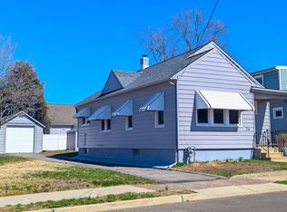 36 Emanuel St, Hamilton, NJ 08610