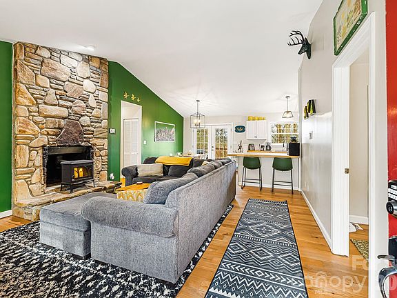 4th image of 741 Three Mile Knob Rd