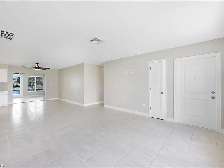 4862 Regal Dr — Photo 13
