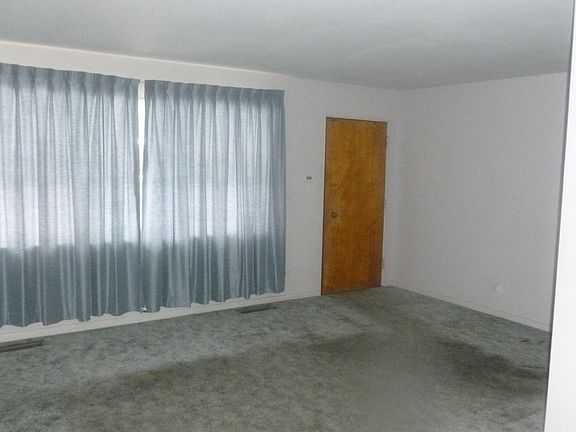4th image of 1369 Forest Ave