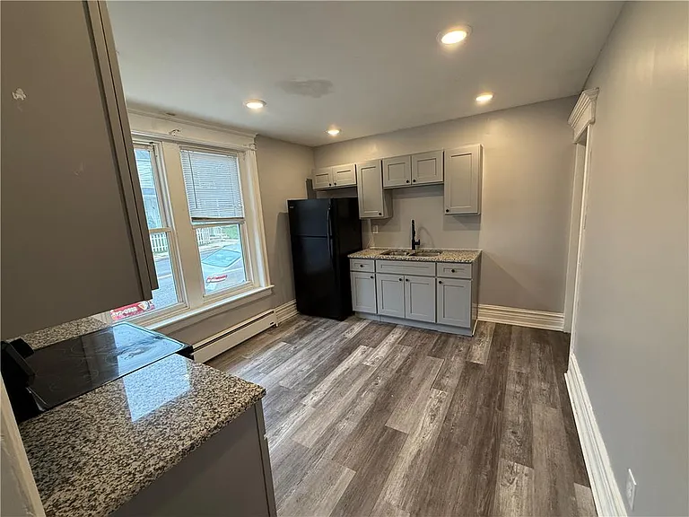 140 S 14th St #1 — Photo 3