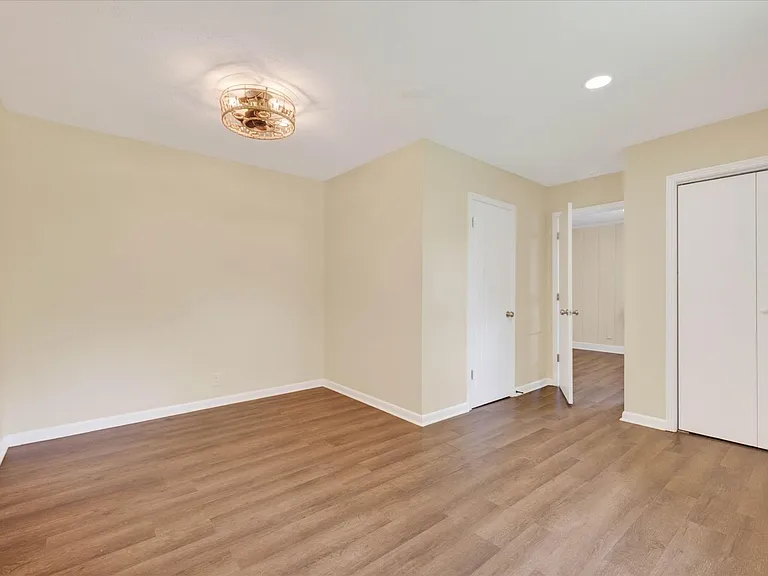37 Hillsboro Rd — Photo 25