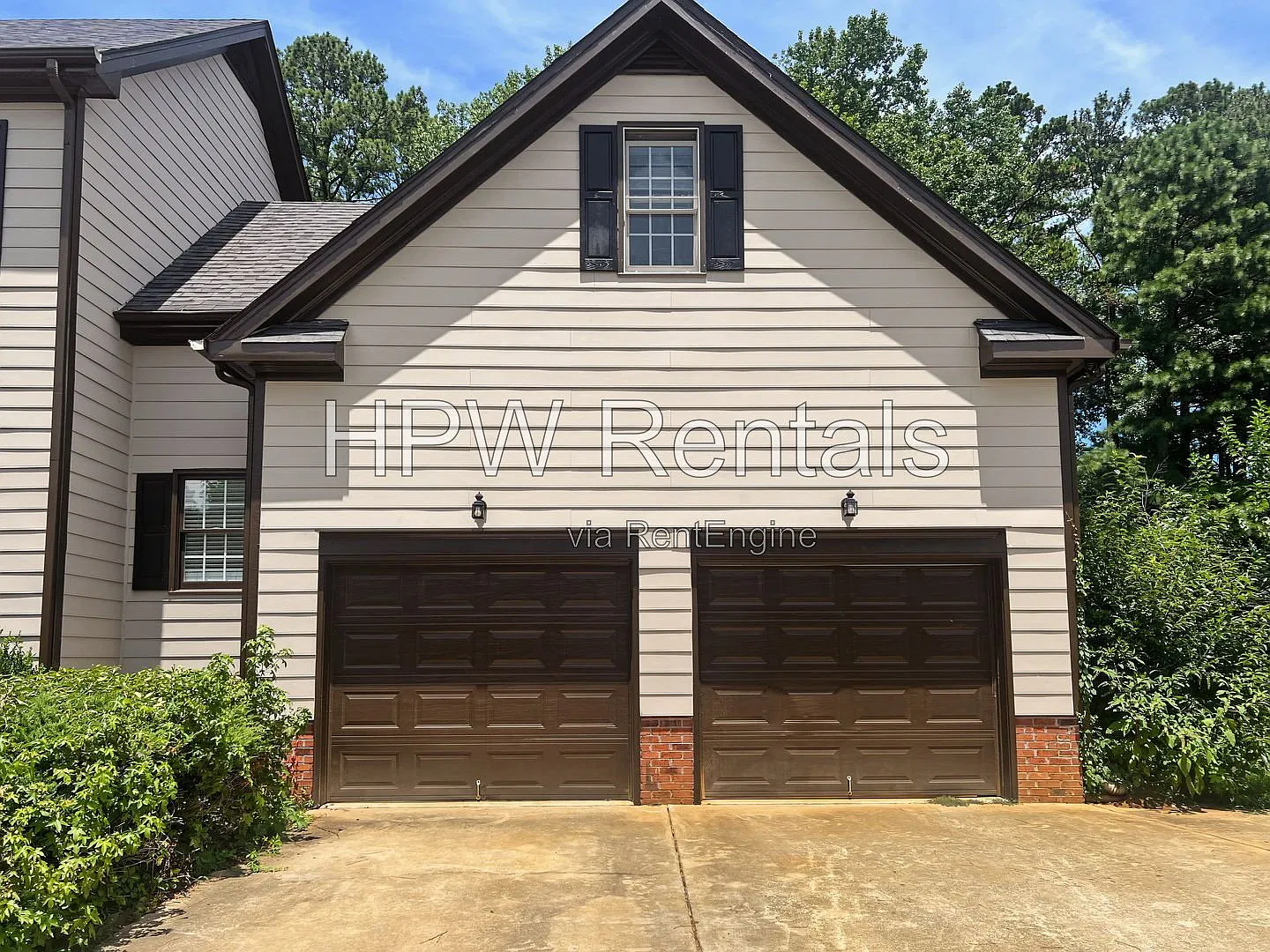 3 bed, 2.5 bath, 2334 sqft, $2,400 — Photo 2
