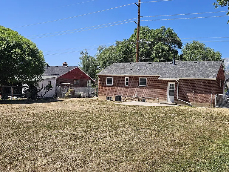 150 E 1100 N — Photo 27