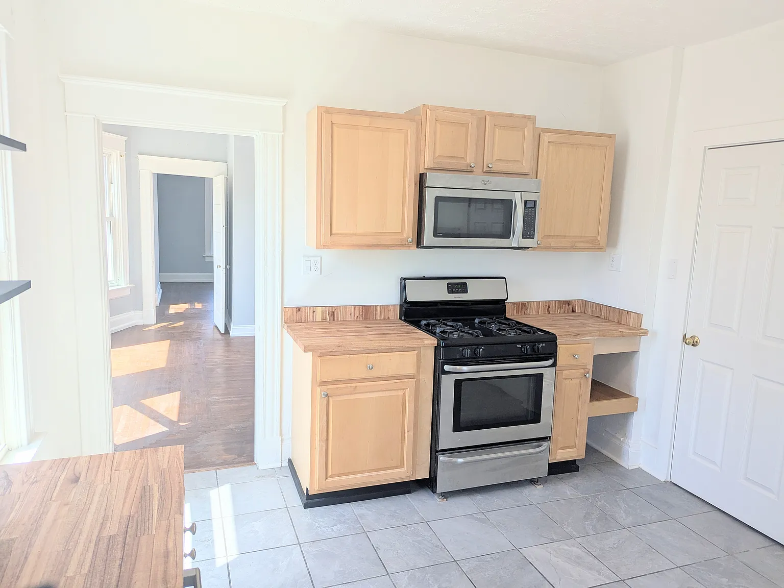 2 bed, 1000 sqft, $1,450 — Photo 4
