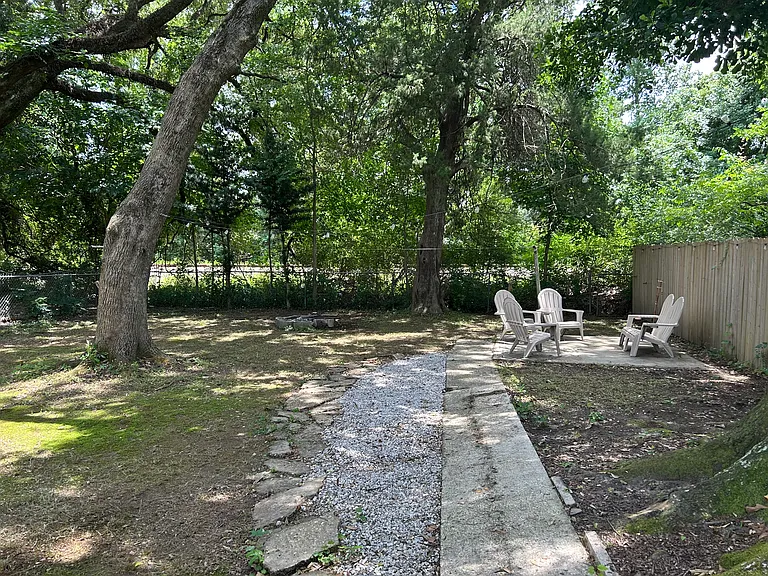 402 Sunset Dr — Photo 3