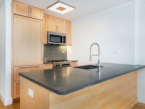 3rd image of 201 E 86th St APT 20B