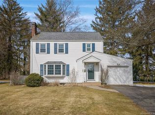 190 Mohawk Dr, West Hartford, CT 06117