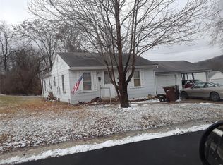 911 N 5th St, Elsberry, MO 63343