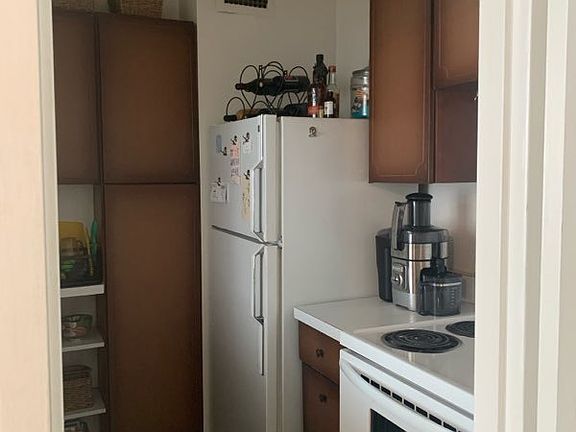 2nd image of 70 W Burton Pl APT 2506