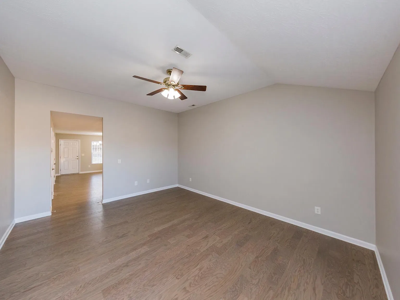 3 bed, 1278 sqft, $2,500 — Photo 4
