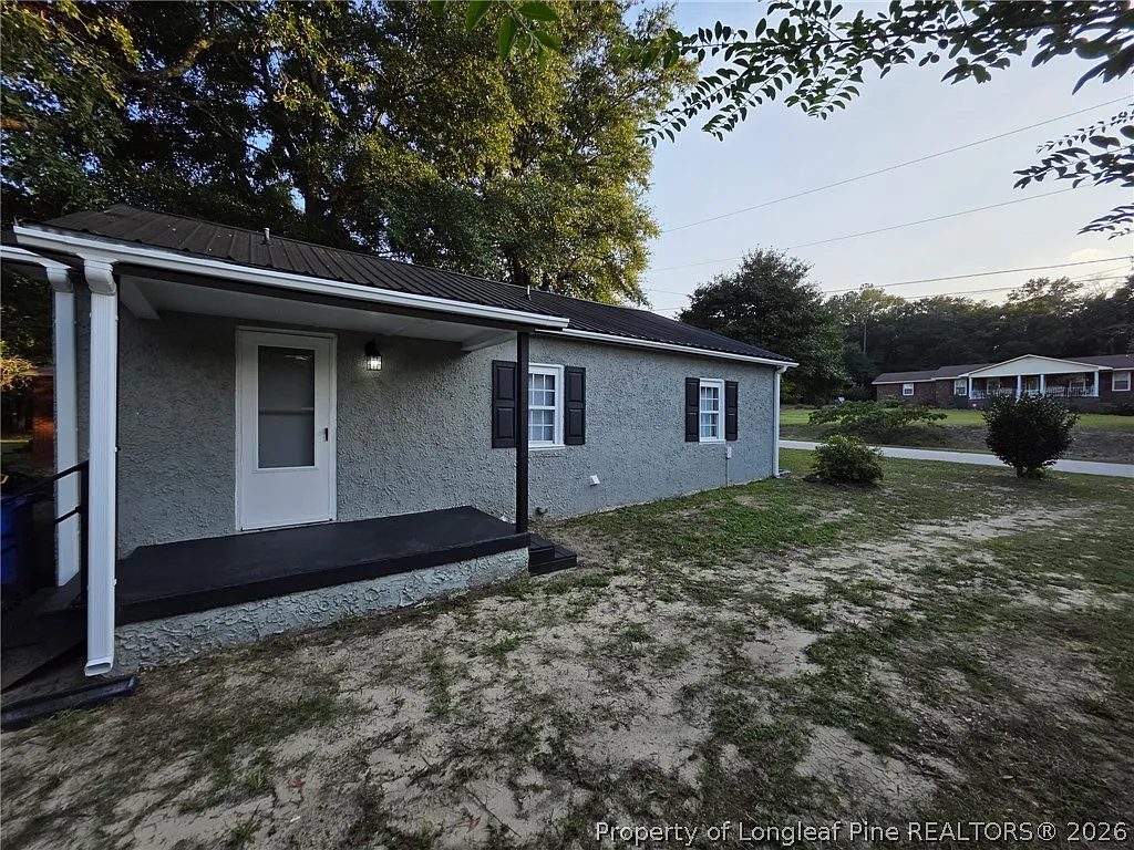 3 bed, 2.0 bath, 890 sqft, $1,350 — Photo 4
