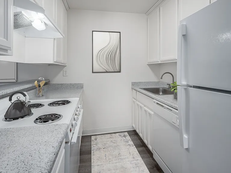 Sandpiper Apartments — Photo 31
