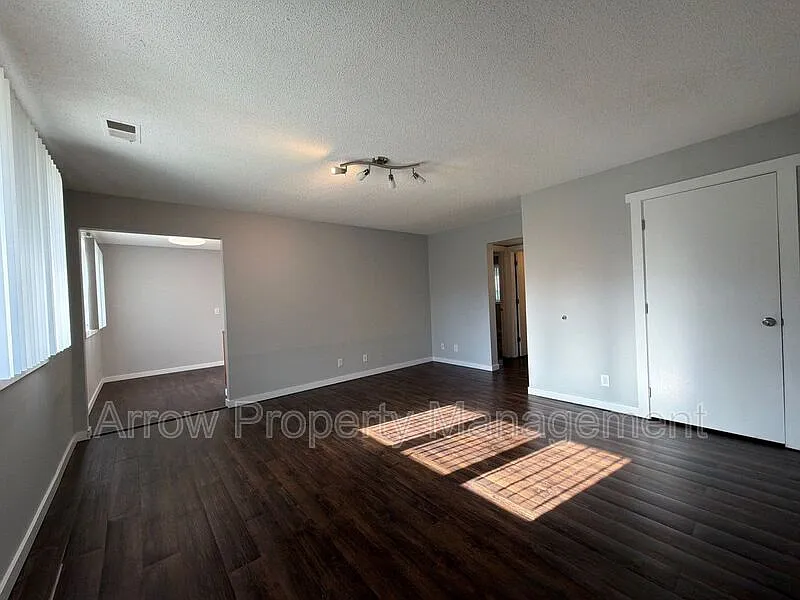 2 bed, 1.0 bath, 760 sqft, $950 — Photo 4