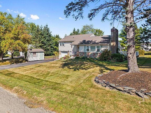 3rd image of 30 Birchwood Boulevard