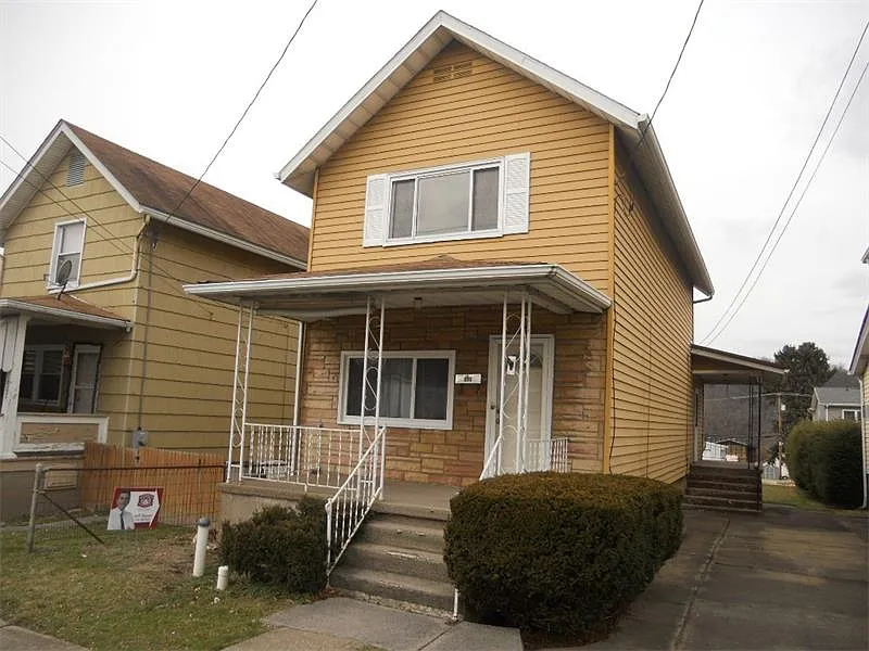 611 Henry St photo 1
