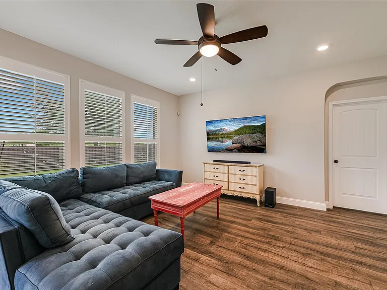 1008 Estes Park — Photo 4