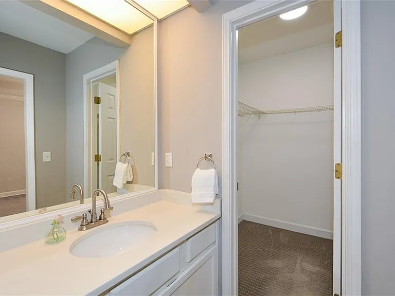 607 Lismore SE — Photo 23