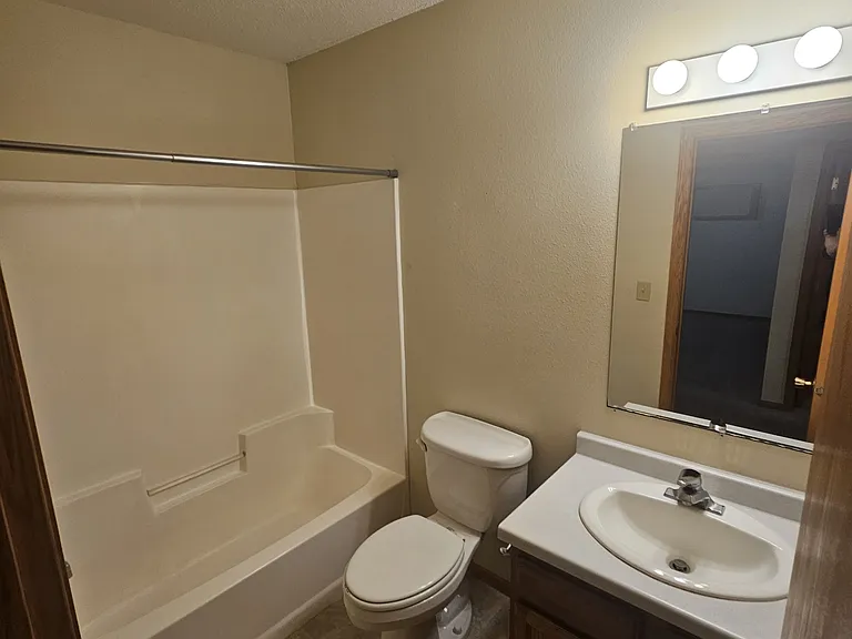 609 2nd St #203 — Photo 9