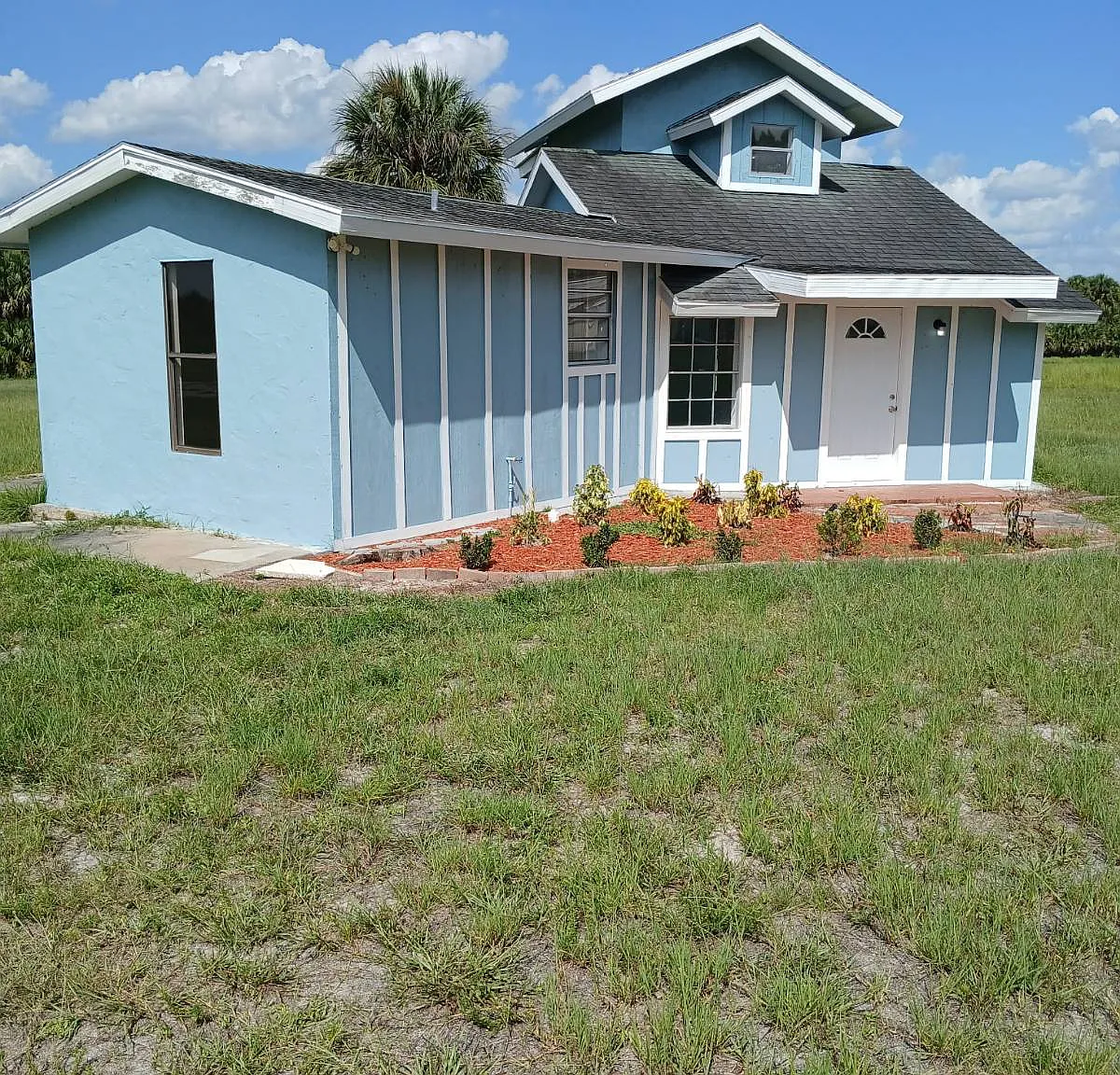 2 bed, 1.0 bath, 1152 sqft, $1,800 — Photo 1