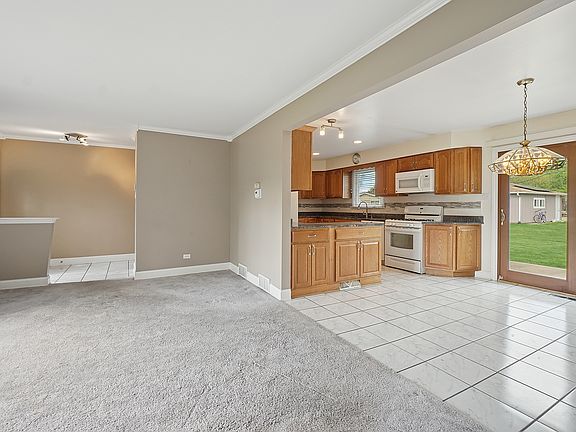 4th image of 10443 S 82nd Ct
