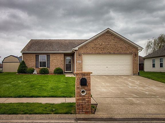 3rd image of 376 Camden Cir