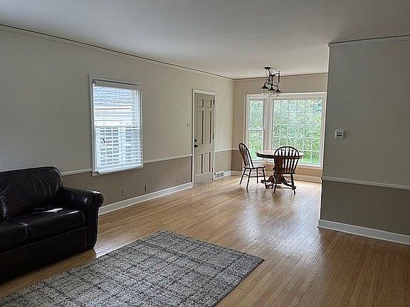 3rd image of 430 Franklin Ave