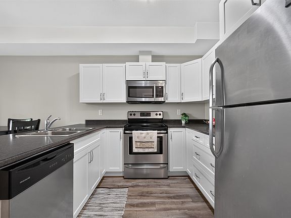 4th image of 335 Gerstmar Rd Unit 3