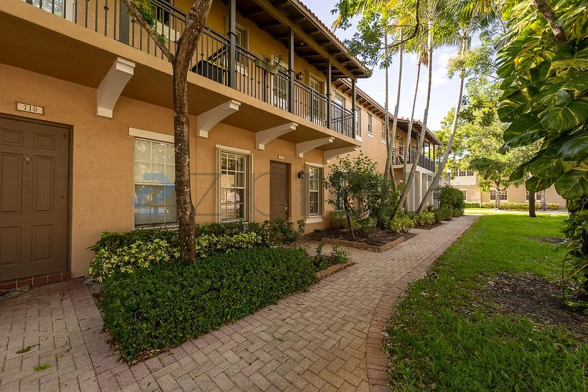 2 bed, 2.5 bath, 1368 sqft, $2,475 — Photo 3