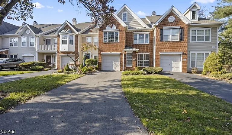 1306 Stech Dr — Photo 2