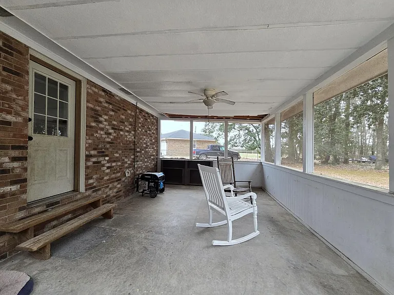 637 Sierra St — Photo 34