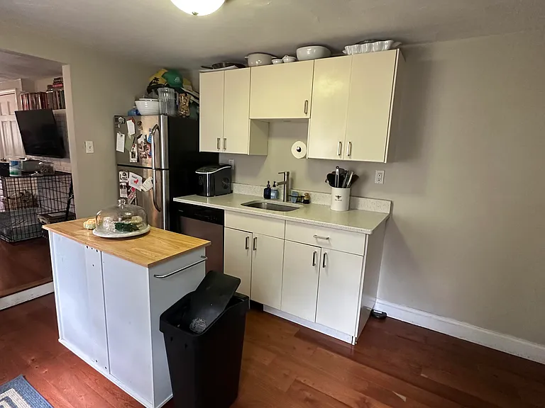 261 Emerson St #1 — Photo 4