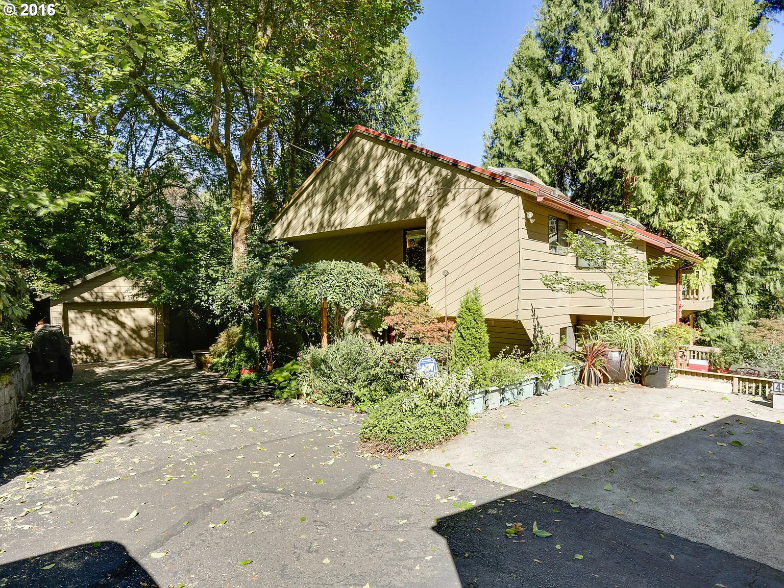 4585 SE Aldercrest Rd photo 1