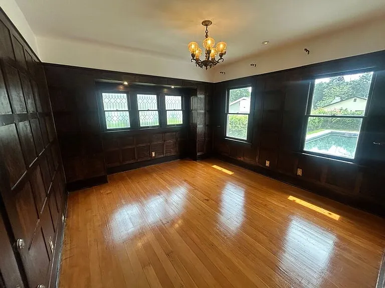 514 E Howard St — Photo 10