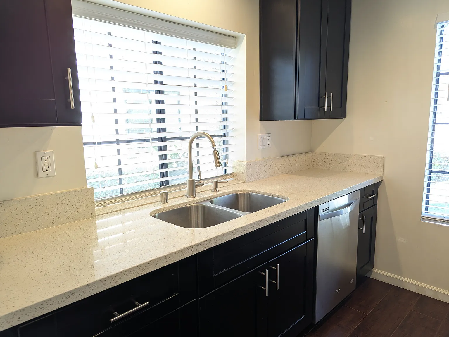 2 bed, 907 sqft, $2,695 — Photo 3
