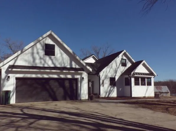 3440 Sand Creek Rd, Decatur, IL 62521