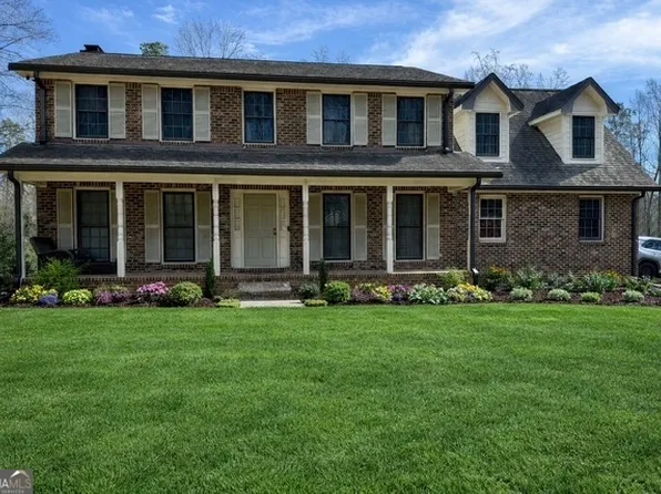 6980 Oak Leaf Dr, Fairburn, GA 30213