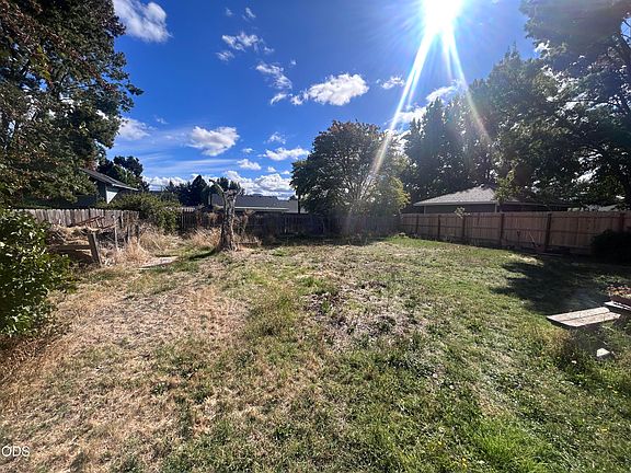 4th image of 583 Snowy Butte Ln