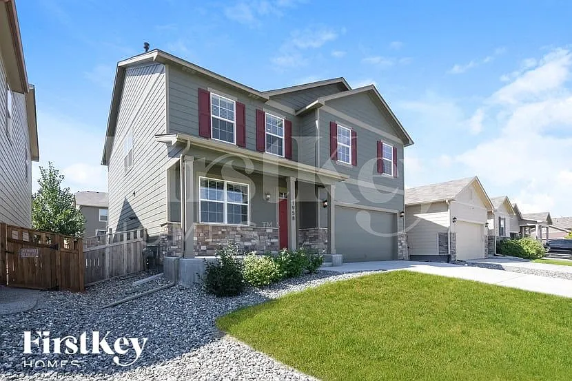 4 bed, 2.0 bath, 2542 sqft, $3,390 — Photo 2
