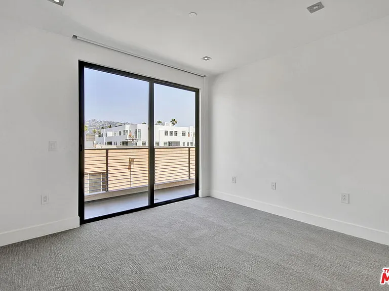 432 N Oakhurst Dr #402 — Photo 13