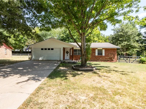 1207 S Prospect Cir, Siloam Springs, AR 72761
