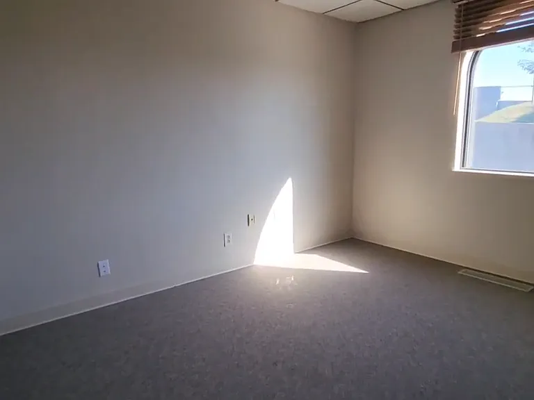 600 N Main St #6 — Photo 3