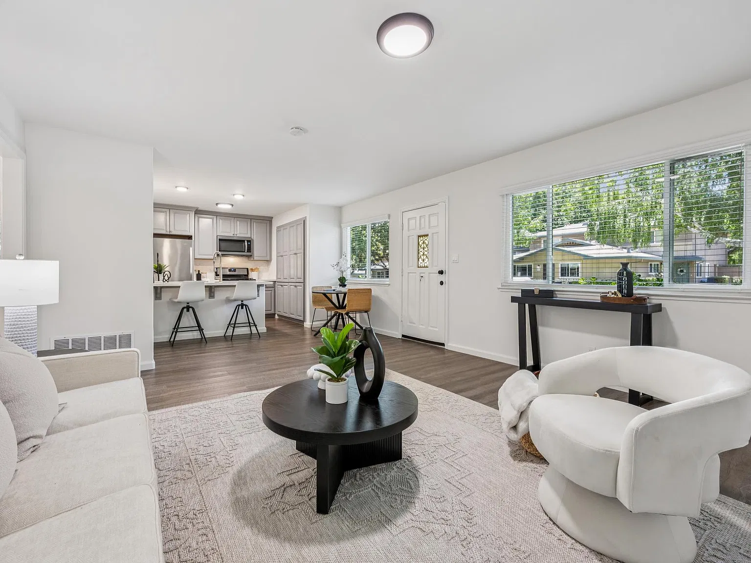 2 bed, 798 sqft, $2,750 — Photo 4