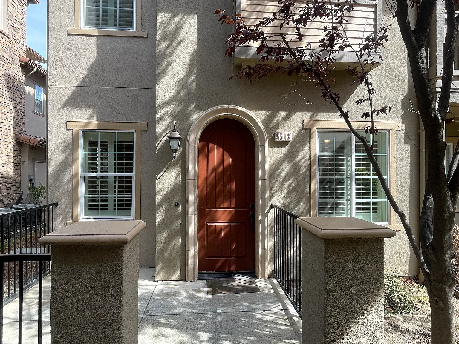 3 bed, 3.5 bath, 1530 sqft, $3,750 — Photo 3