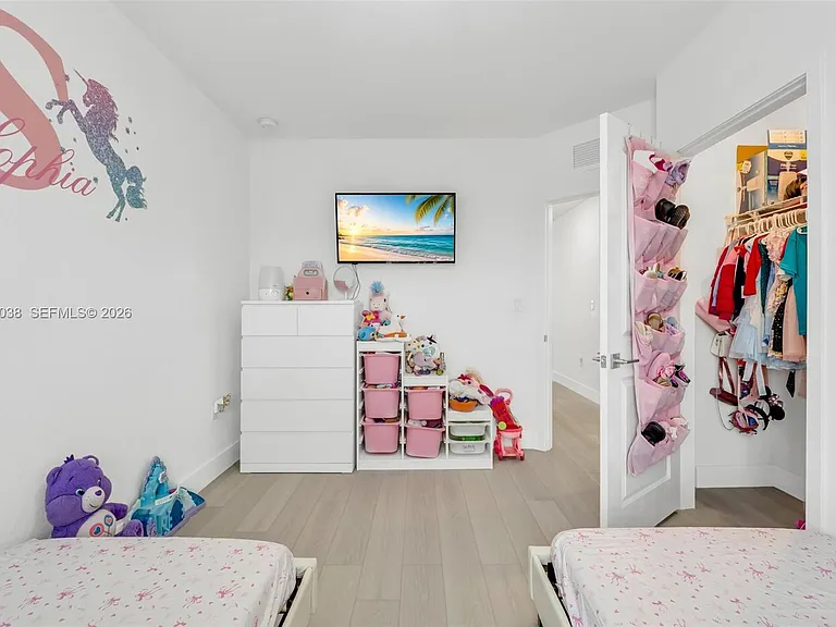 537 NE 6th Ct — Photo 25