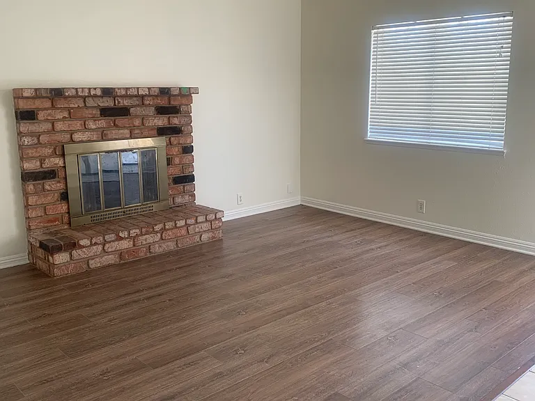 6136 Oakhaven Ln — Photo 2