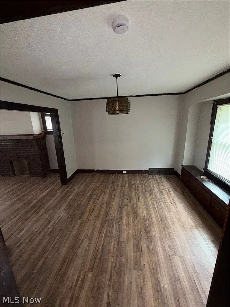 3 bed, $1,600 — Photo 2