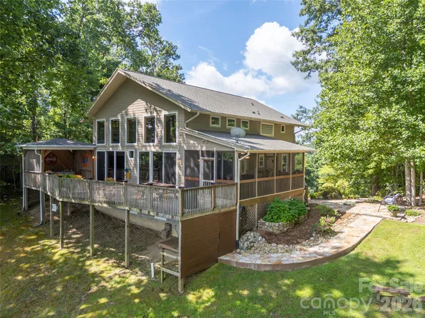 837 Big Raven Ln, Saluda, NC 28773